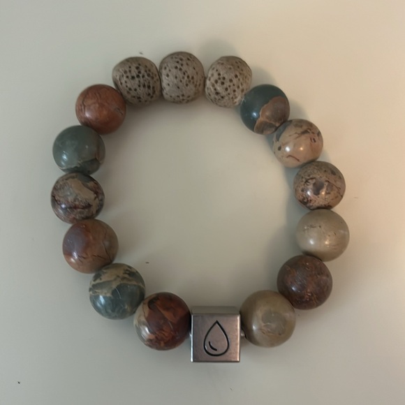 Like New | Essential Charm Good Impressions Bracelet!! - Picture 5 of 6